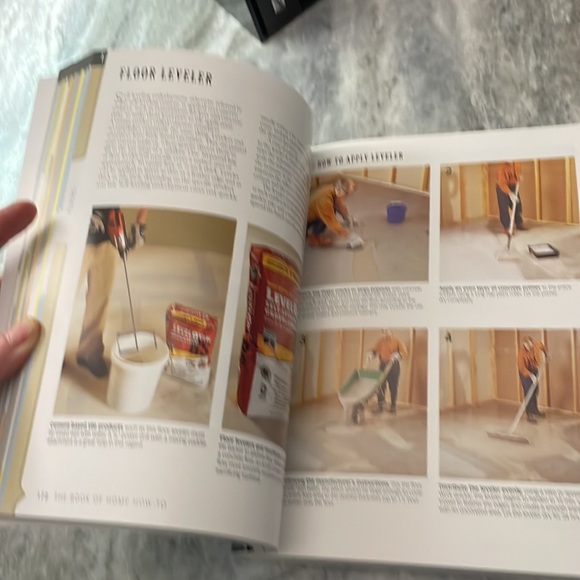 Black+Decker The Book of Home how-to and The Complete Outdoor Builder New in Box - Picture 3 of 5